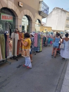 COMERCIO SALE A LA CALLE 10 DE AGOSTO