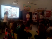 SUPERBOLSA Y SUS AYUDANTES, JUNTO A ASOCIACIÓN DE EMPRESARIOS RIVERA DE GATA VISITAN CEIP DE VALVERDE DEL FRESNO